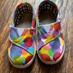 Toms Rainbow Dot Shoes like new